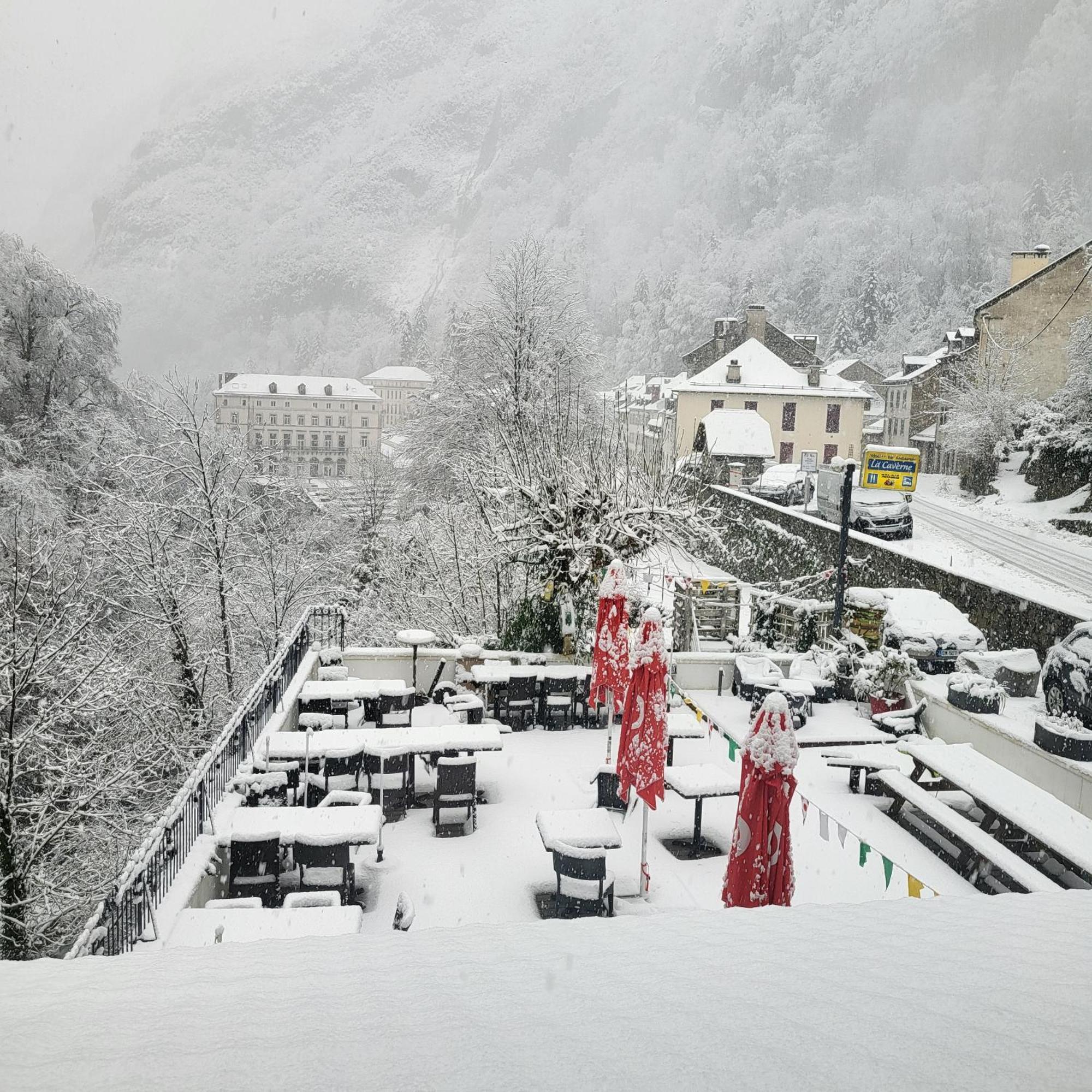 Auberge La Caverne Laruns Exteriör bild